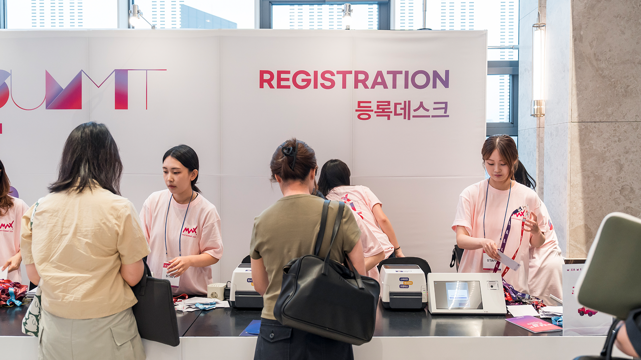 2025 max summit_키오스크 명찰출력_등록데스크 전경