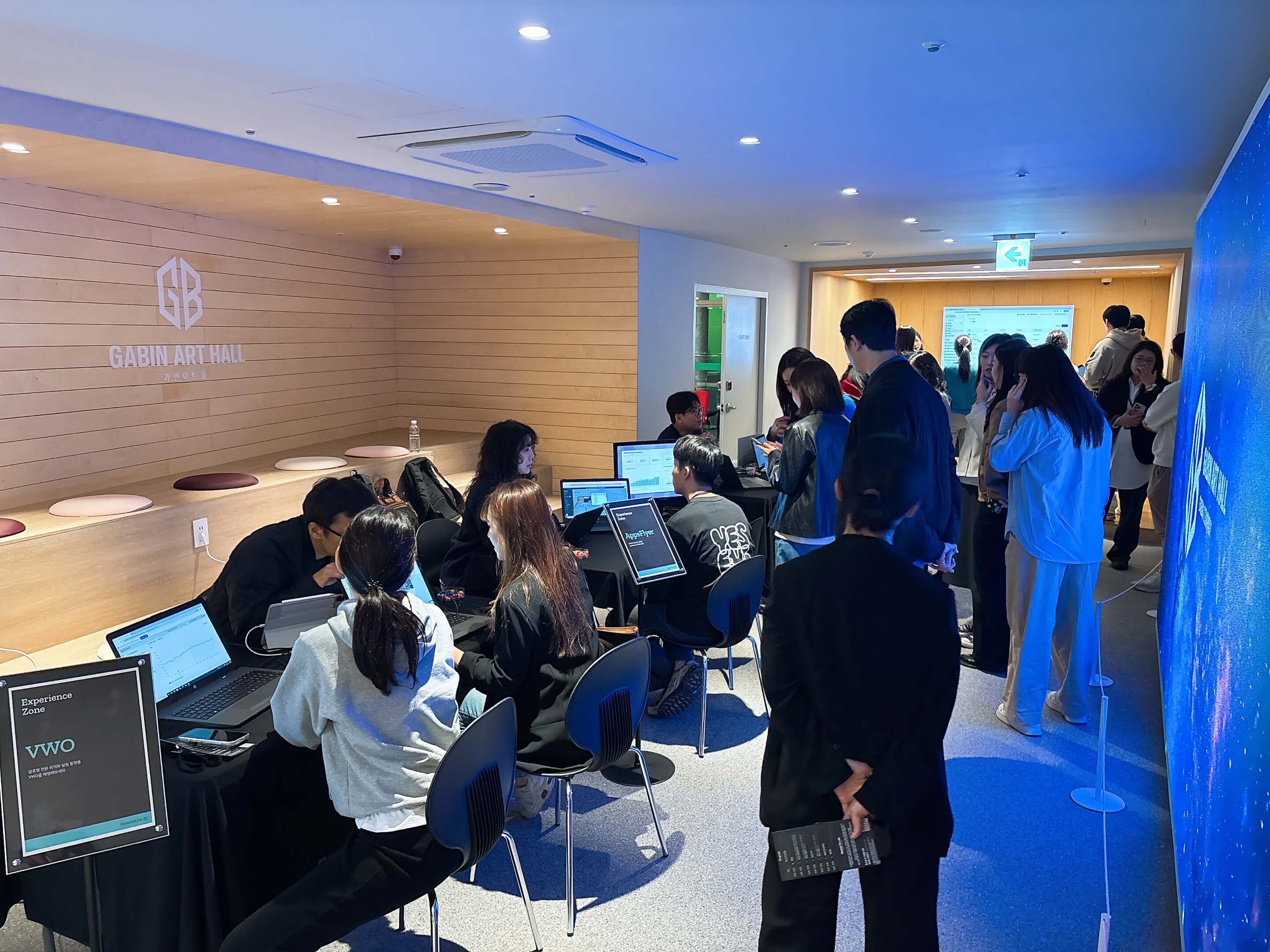 GrowthCon25 행사 현장_리드 상담 전경