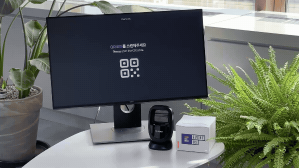 행사 당일 운영 영상: QR 체크인 후 명찰 출력으로 입장하는 현장 흐름